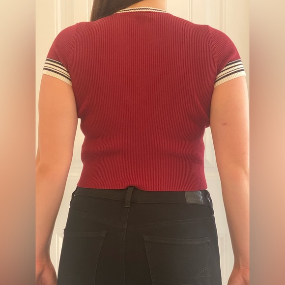 ZUMIEZ -  NWOT Ribbed burgundy crew neck tee with black & white stripe accent - Picture 3 of 5